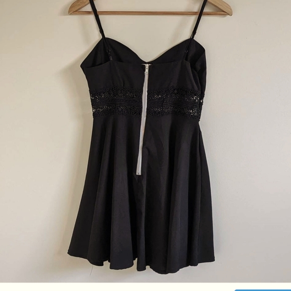 Black Lace Waistline Mini Dress - Picture 3 of 3